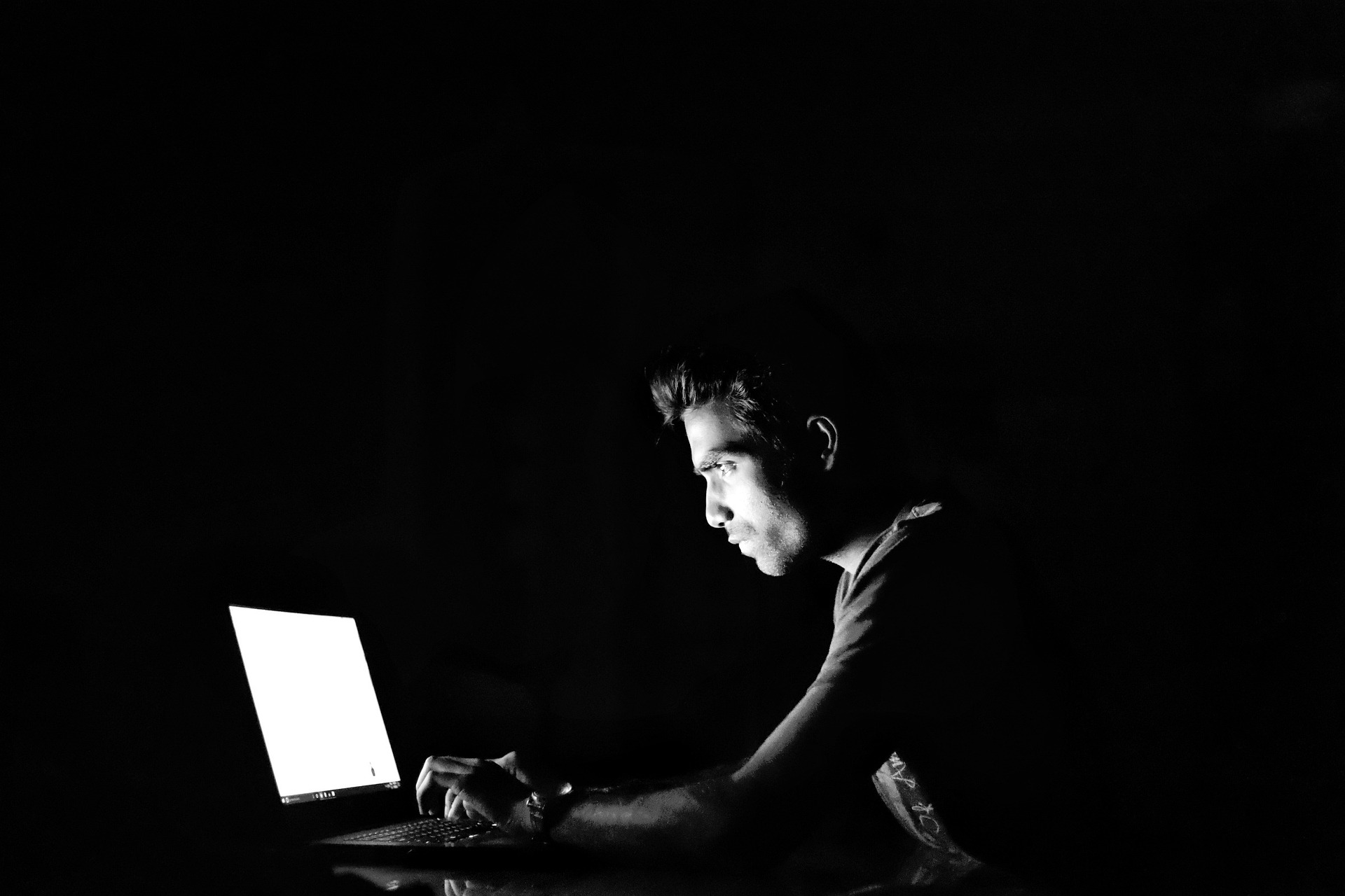 hacking-gf1c0c94d1_1920